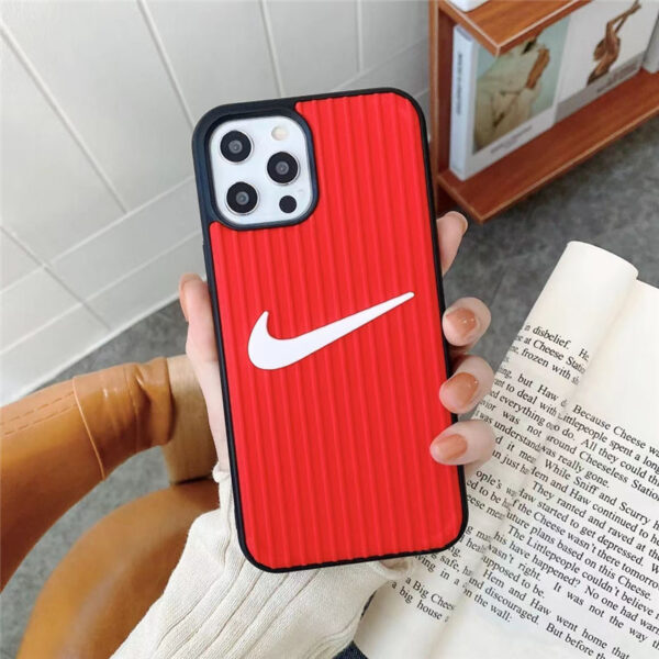 ナイキロゴ iphone15ケース シリコン NIKE iphone15pro/14pro maxケース ペア iphone13pro ケース 耐 衝撃 アイフォン12/11携帯カバー ブランド コピー