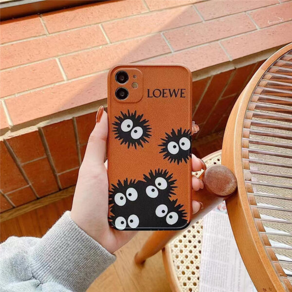 ロエベ トトロ iphone13/13pro ケース ペア LOEWE iphone12pro max/12miniケース キャラクター iphone11 レザー ケース まっくろ くろ すけ iphone11pro/xs max 携帯カバー おもしろ アイフォンx/10r ケース 可愛い