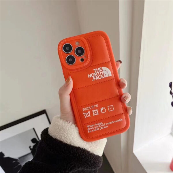 ダウンジャケット型 iphone13/13pro max ケース 耐 衝撃 最強 ノースフェイス風 iphone12pro/11 携帯カバー オシャレ 韓国 アイフォンケース x/xs max 男女 ペア