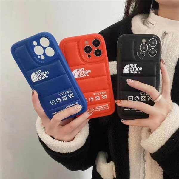 ダウンジャケット型 iphone13/13pro max ケース 耐 衝撃 最強 ノースフェイス風 iphone12pro/11 携帯カバー オシャレ 韓国 アイフォンケース x/xs max 男女 ペア