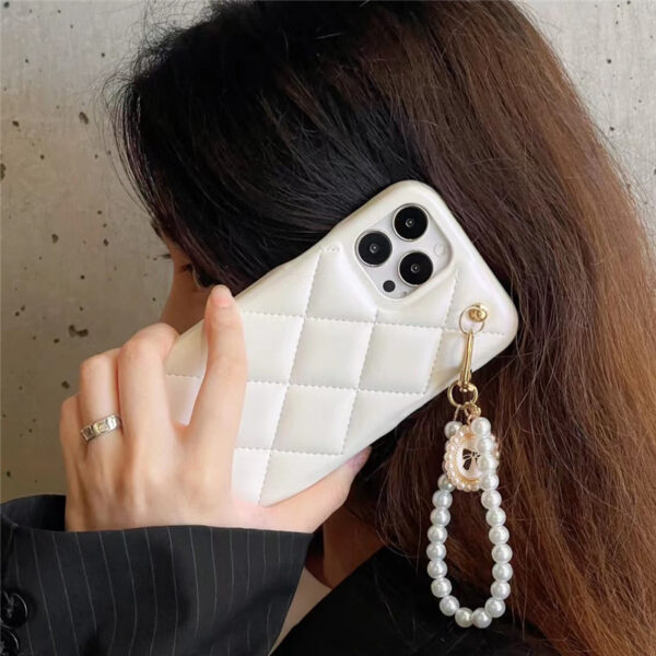 chanel iphone14pro/14ケース 人気 女子 iphone14plus/13/13proケース パール 革 白 シャネル5番 iphone12/12promaxケース 可愛い インスタ映え