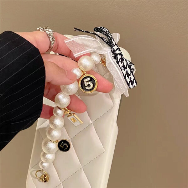 chanel iphone14pro/14ケース 人気 女子 iphone14plus/13/13proケース パール 革 白 シャネル5番 iphone12/12promaxケース 可愛い インスタ映え