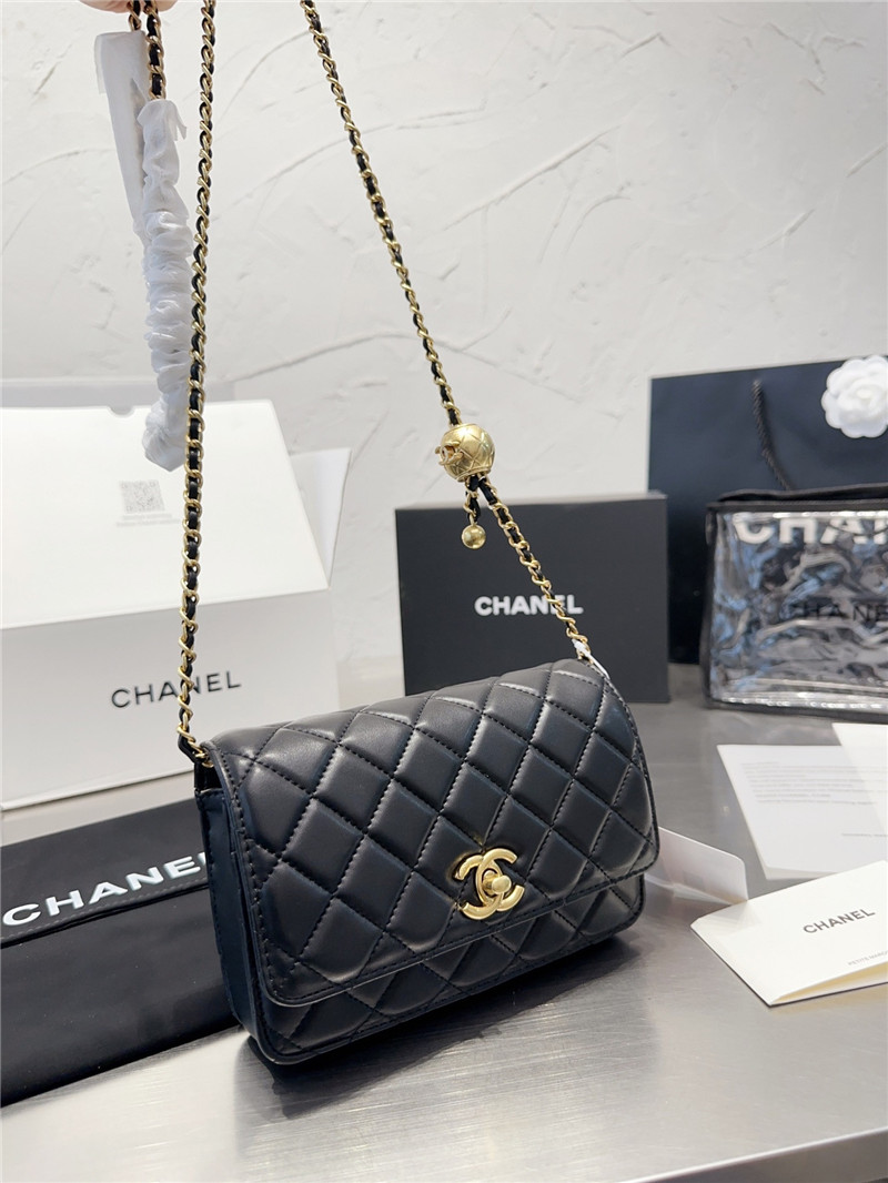 CHANEL チェーンバッグ