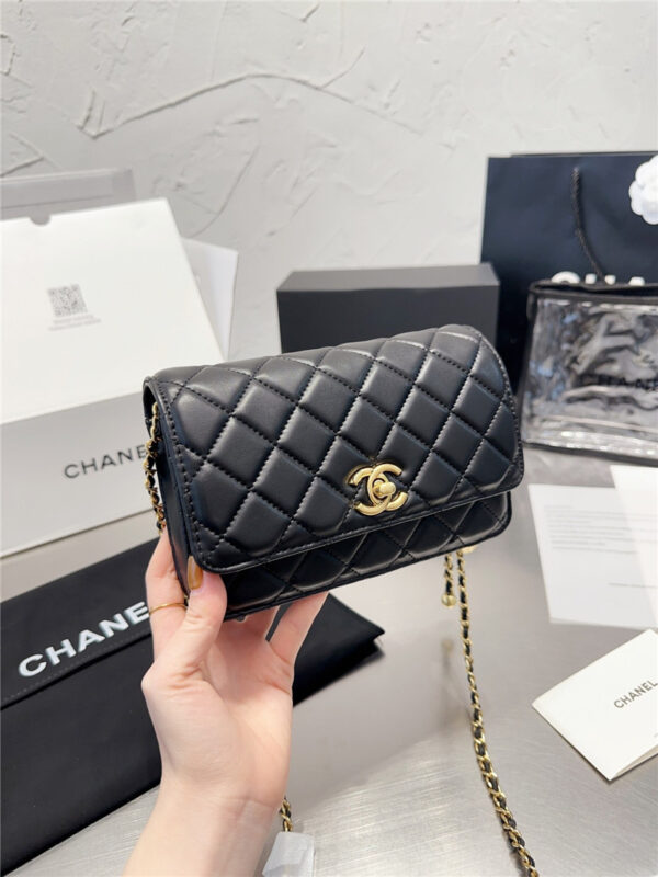 chanel マトラッセ ミニショルダーバッグ シャネル チェーンバッグ ハイ ブランド ミニ バッグ 20代 30代 海外セレブ愛用