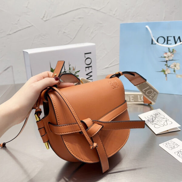 ロエベ ゲートバッグ スモール loewe ショルダー バッグ コンパクト 大人 可愛い 斜 めがけ バッグ ブランドコピー 男女兼用