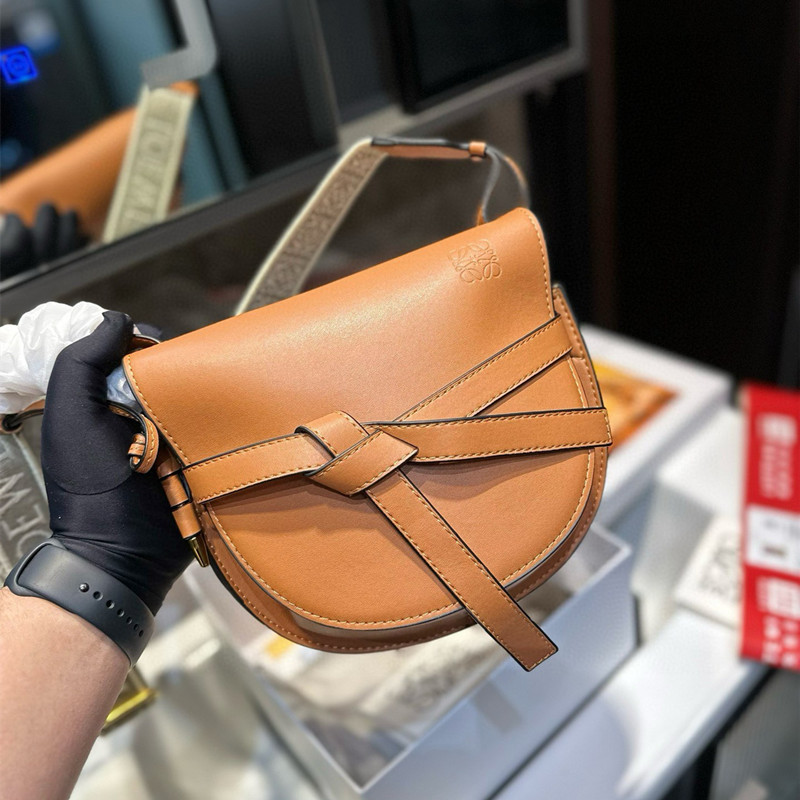 ロエベ ゲートバッグ スモール loewe ショルダー バッグ 大人 可愛い 