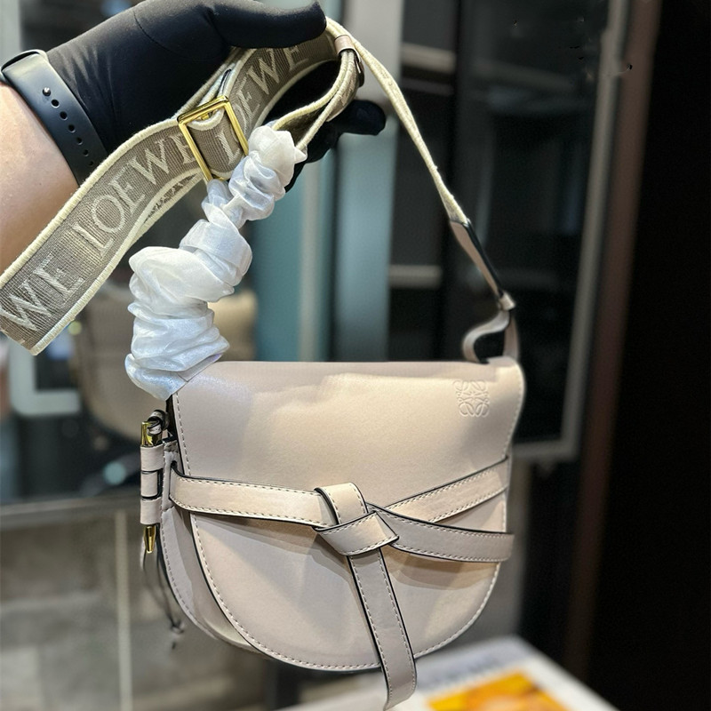 ロエベ ゲートバッグ スモール loewe ショルダー バッグ 大人 可愛い  