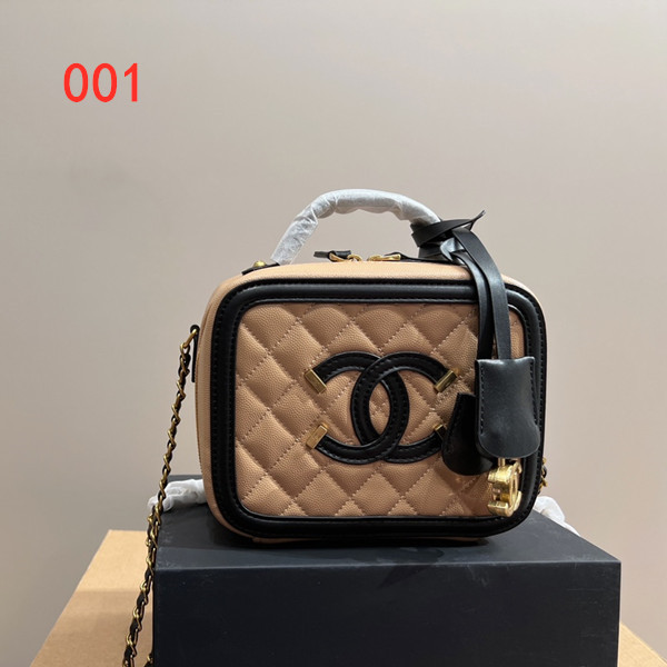 シャネル　CHANEL チェーンベルトショルダーバック　クリアバック