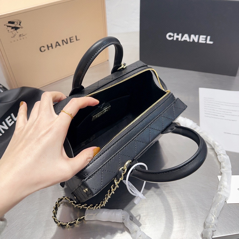 シャネル ヴァニティーケース チェーン ショルダーバッグ 2way 女性  