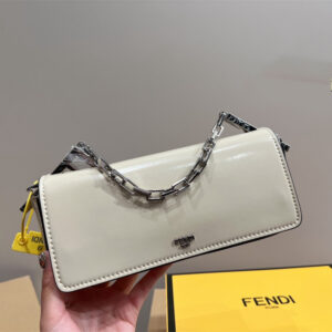 フェンディ First Sight レザー バッグ 新作★23SS fendi ショルダー バッグ チェーン バッグ ミニ ポシェット 芸能人