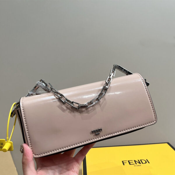 フェンディ First Sight レザー バッグ 新作★23SS fendi ショルダー バッグ チェーン バッグ ミニ ポシェット 芸能人