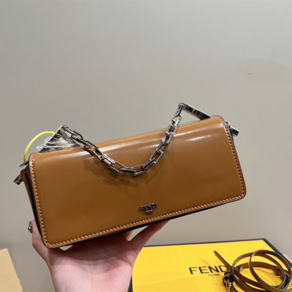 フェンディ First Sight レザー バッグ 新作★23SS fendi ショルダー バッグ チェーン バッグ ミニ ポシェット 芸能人