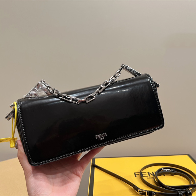 フェンディ First Sight レザー バッグ 新作☆23SS fendi ショルダー 