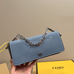 フェンディ First Sight レザー バッグ 新作★23SS fendi ショルダー バッグ チェーン バッグ ミニ ポシェット 芸能人