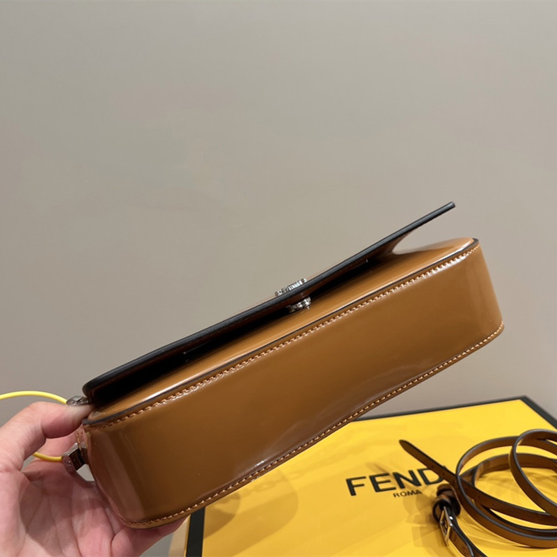 フェンディ First Sight レザー バッグ 新作★23SS fendi ショルダー バッグ チェーン バッグ ミニ ポシェット 芸能人