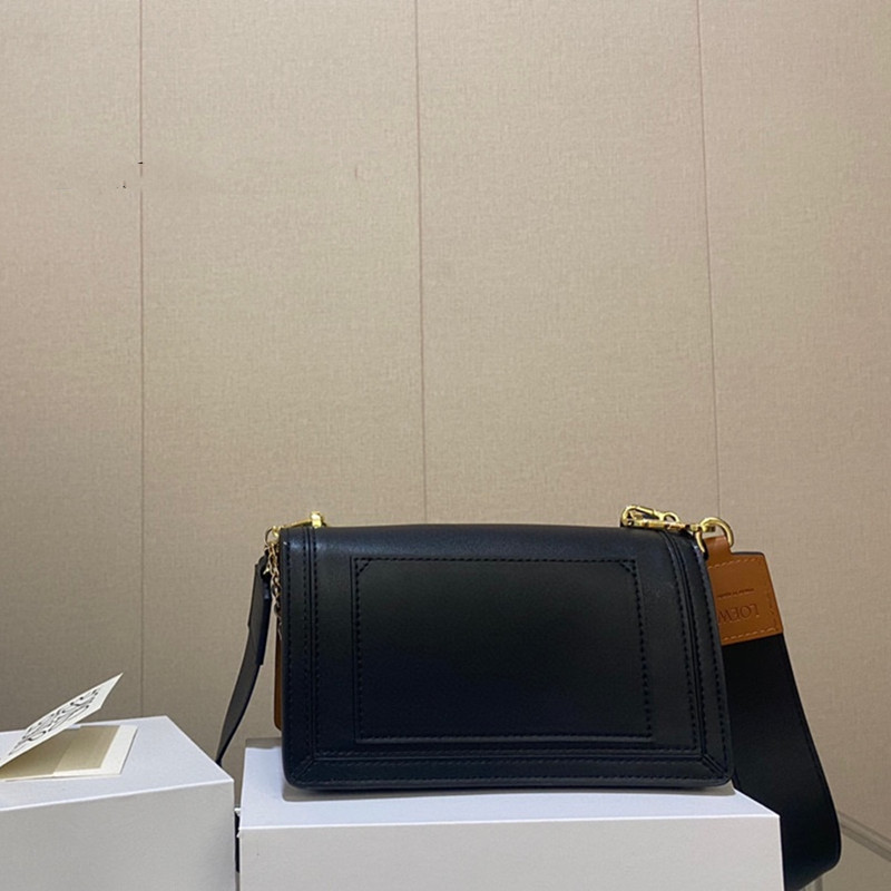 ロエベ バルセロナ ショルダーバッグ 太 ベルト LOEWE 大人 可愛い 斜 