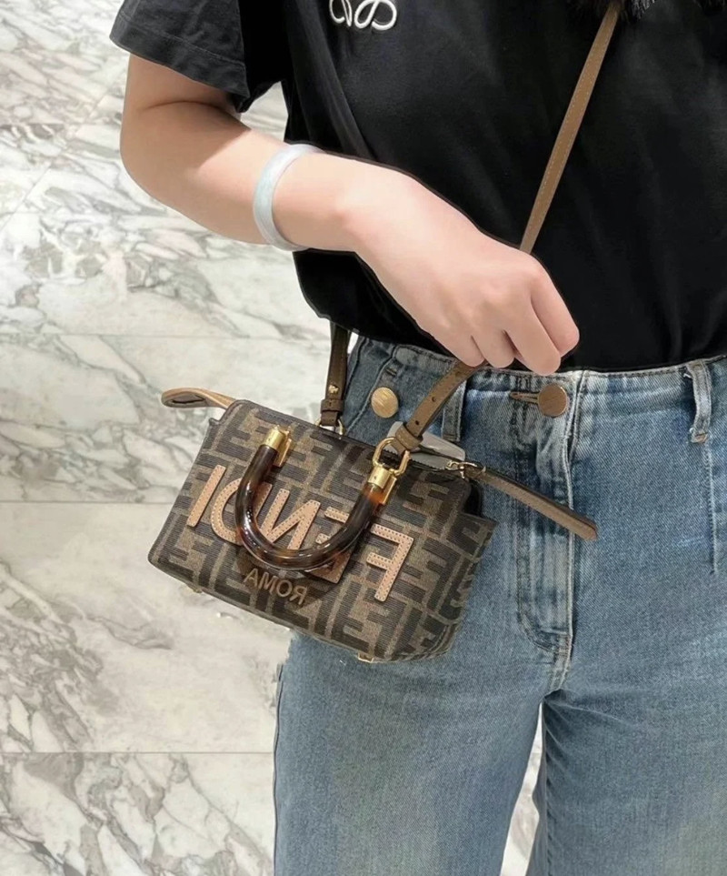 バイザウェイ ミニ フェンディ ショルダー バッグ fendi ポシェット 