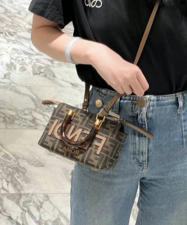 バイザウェイ ミニ フェンディ ショルダー バッグ fendi ポシェット ミニ ショルダー ブランド レディース 斜 めがけ バッグ