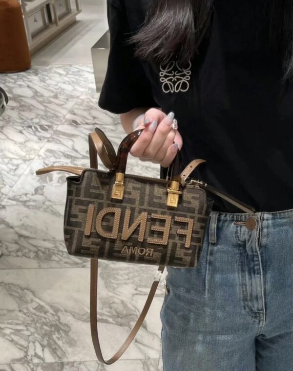 バイザウェイ ミニ フェンディ ショルダー バッグ fendi ポシェット ミニ ショルダー ブランド レディース 斜 めがけ バッグ