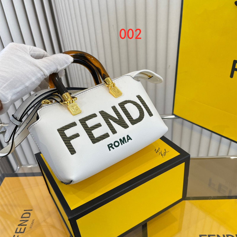 ✨激レア/新品価格23万円！✨ FENDI ボックスバッグ たまらない