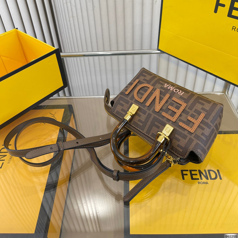 バイザウェイ ミニ フェンディ ショルダー バッグ fendi ポシェット ミニ ショルダー ブランド レディース 斜 めがけ バッグ