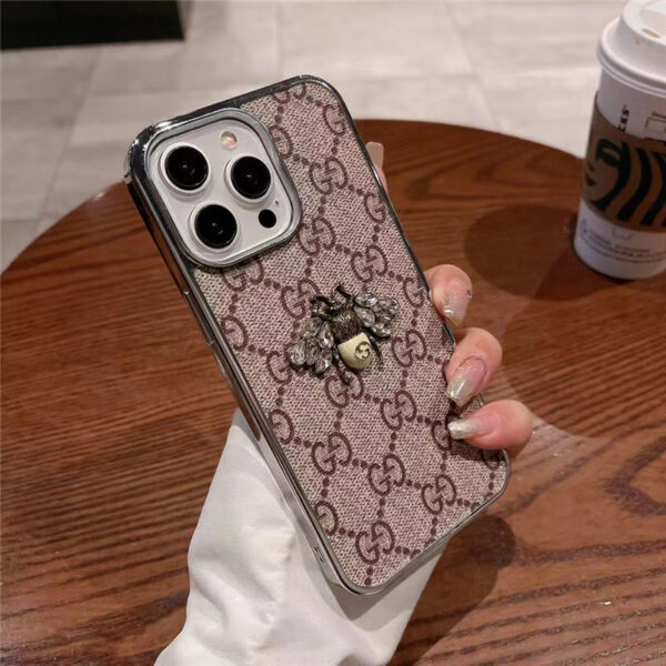 gucci スマホケース iphone15/15pro ブランド メンズ グッチ 蜂 虎 iphone14 ケース かっこいい iphone14promax/13/12 ケース お 揃い 高級