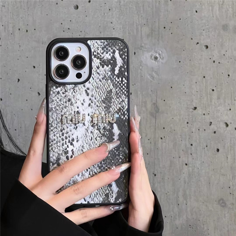 miu miu スマホケース iphone15/15pro 女子 ヘビ柄 ミュウミュウ風 