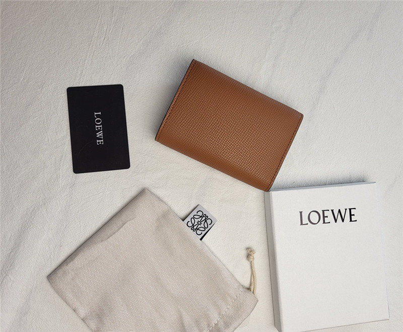 ✨極美品✨ LOEWE ロエベ ミニ財布 三つ折り ロゴ刻印 本革 レザー 
