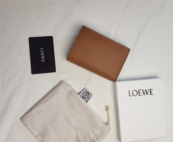 ロエベ 三 つ折り 財布 loewe 財布 革 ブランド コンパクト ウォレット 可愛い ロエベ 安い プレゼント