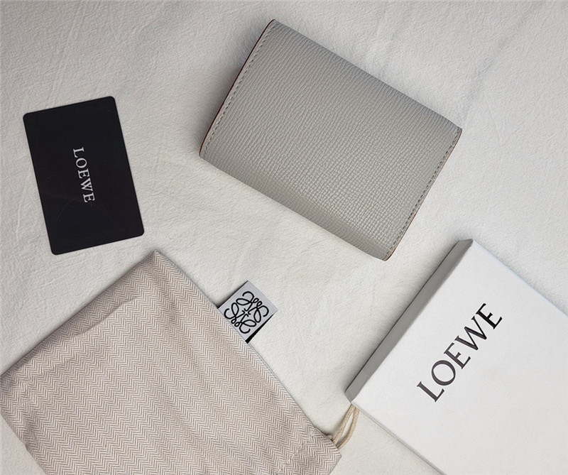 ロエベ 三 つ折り 財布 loewe 財布 革 ブランド コンパクト ウォレット 可愛い ロエベ 安い プレゼント