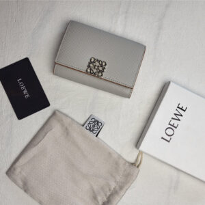 ロエベ 三 つ折り 財布 loewe 財布 革 ブランド コンパクト ウォレット 可愛い ロエベ 安い プレゼント