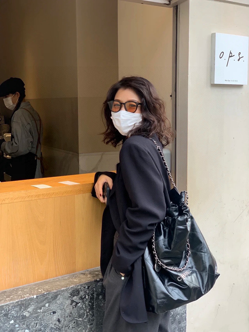 シャネル 22 ラージ ハンドバッグ chanel スーパー コピー チェーン 