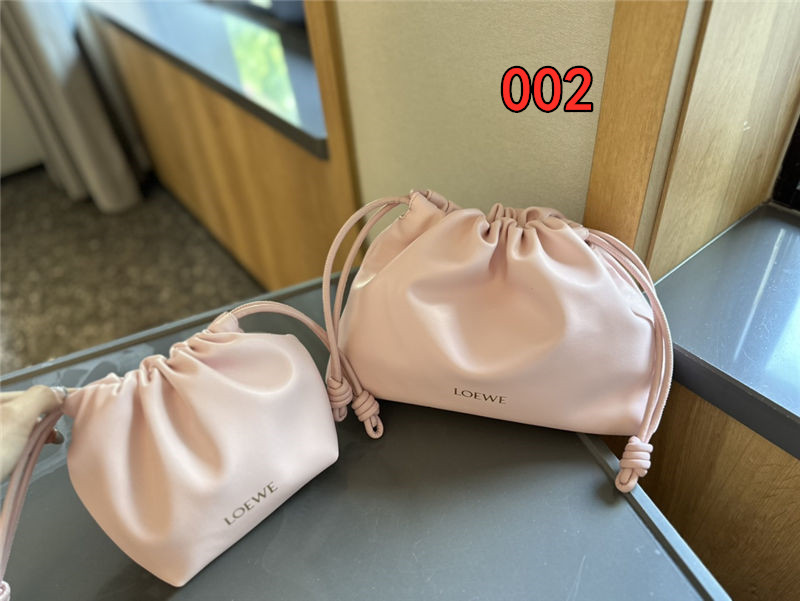 ロエベ 巾着 ショルダーバッグ loewe バッグ 大人 可愛い 斜 めがけ