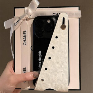 マルジェラ アイ フォン16/16pro ケース ブランド iphone15/15promax ケース ベルト付き iphone14/13pro ケース 個性 的 おしゃれ iphone12promax スマホケース かわいい 韓国