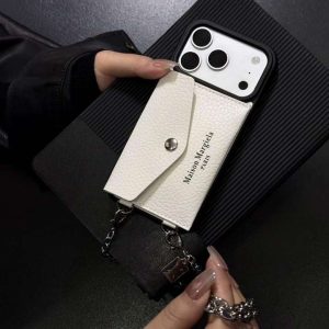 マルジェラ アイ フォン17/17pro ケース チェーン iphone16pro ケース ハイブランド Margiela iphone15/15pro ケース カード収納 iphone14/13 スマホショルダー メンズ レディース