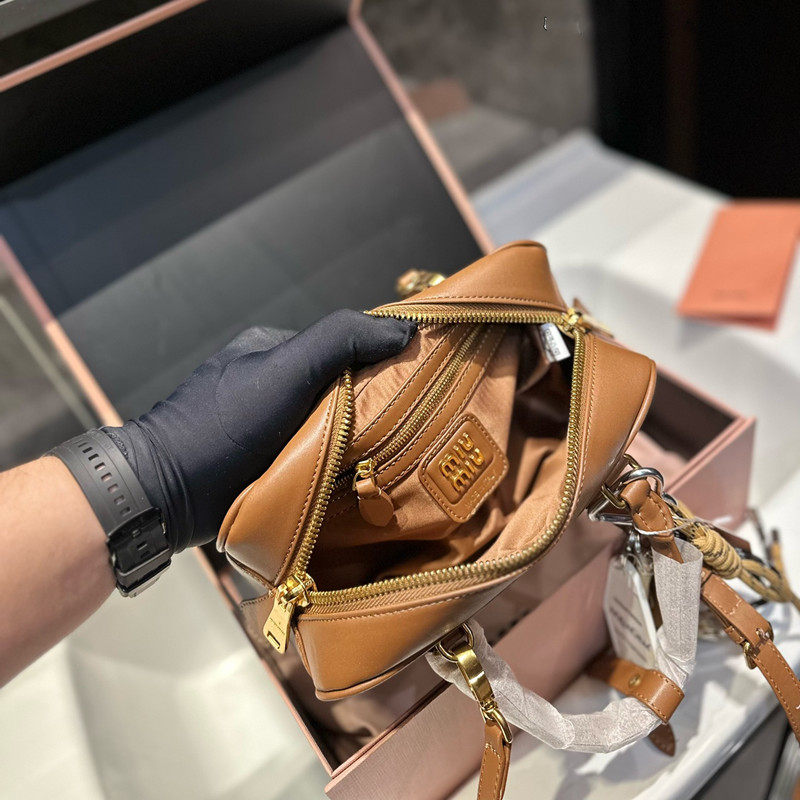 MIUMIU ミュウミュウ 2WAY ハンドバッグ レザー レディース 中古（中古  