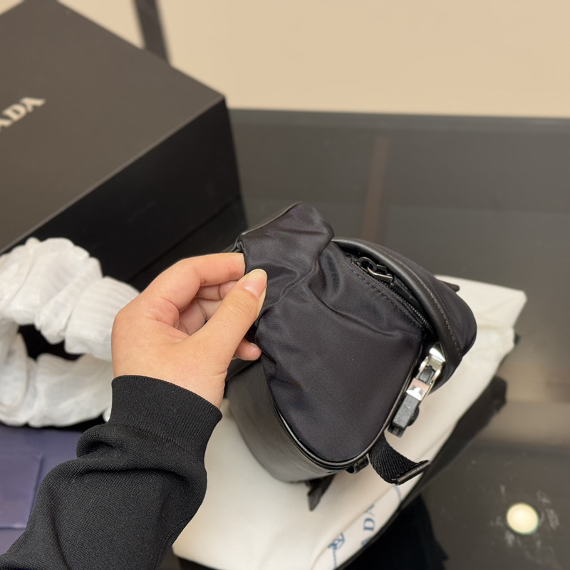 プラダ ボディ バッグ メンズ prada の ショルダー バッグ ウエスト 