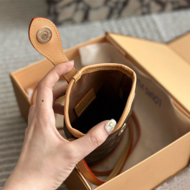 ルイ ヴィトン フォールド ミー ポーチ