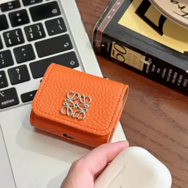 ロエベ airpods ケース 韓国 airpods4 ケース ロエベ airpods proケース ハイブランド 革 エアー ポッズ ケース おしゃれ カラビナ付き - 画像 (4)