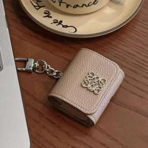 ロエベ airpods ケース 韓国 airpods4 ケース ロエベ airpods proケース ハイブランド 革 エアー ポッズ ケース おしゃれ カラビナ付き