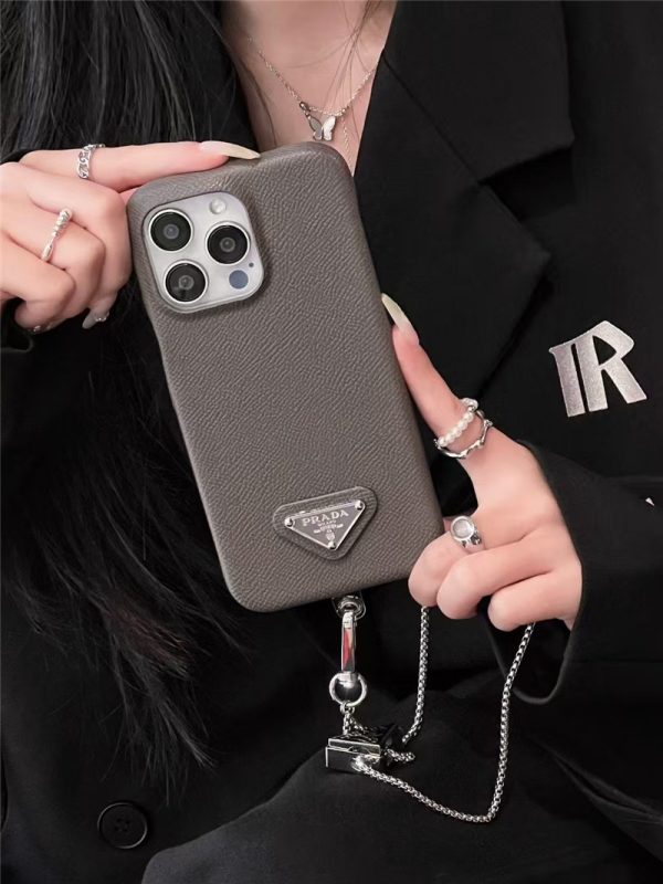 prada スマホケース iphone17 プラダ iphone17air/17promax ケース チェーン付き iphoen16/16pro ケース シンプル かわいい iphone15pro/14pro ケース おしゃれ ブランド iphone お 揃い ケース