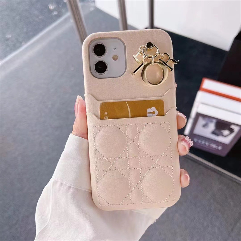 【iPhone17シリーズ対応】30代女性に贈る、大人の女性らしさを引き出すハイブランドiPhoneケース 【iPhone17シリーズ対応】30代女性に贈る、大人の女性らしさを引き出すハイブランドiPhoneケース