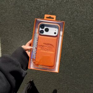 ノースフェイス iphone17 ケース おしゃれ iphone17pro/16pro ケース ブランド 人気 アイフォン16/15/14 ケース カップル お揃い north face スマホケース 流行り