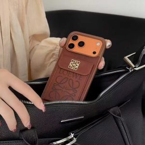 ロエベ iPhoneケース 17 カード収納 loewe iphone17pro/17promax スマホケース 可愛い ブランド iphone16/16pro ケース お揃い おしゃれ アイフォン15/14ケース スタンド機能