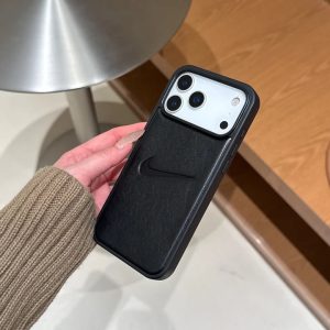 ナイキ iphone17/17proケース シンプル おしゃれ nike iphone16/15 おそろい スマホケース iphone14proケース 耐衝撃 iphoneカバー スポーツ風 ブランド