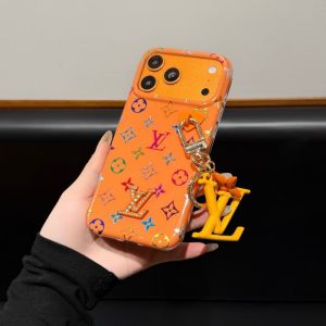 ルイヴィトン iphone17pro ケース 可愛い iphone17/17promax スマホケース チャーム 付き ヴィトン風 iphoneケース iphone16/16pro/15pro ケース 韓国 流行り iphone14/13 ケース 女子 ブランド