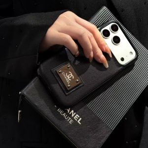 iphoneケース 黒 ブランド ロエベ iphone17/17proケース シンプル 高級感 ヴィトン chanel iphone16promaxケース パロディ miumiu アイフォン15/14 ケース お揃い